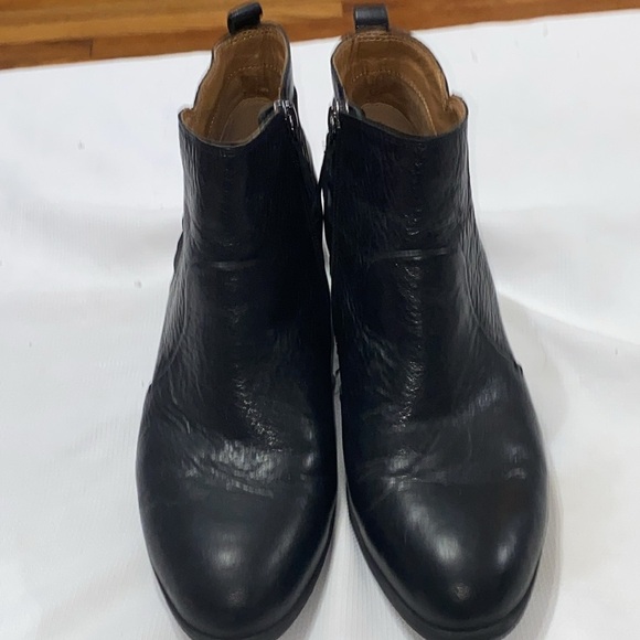 Comfortiva  Memory Foam Comfort size 9.5 Black Ankle Booties Leather  clean - Picture 5 of 15